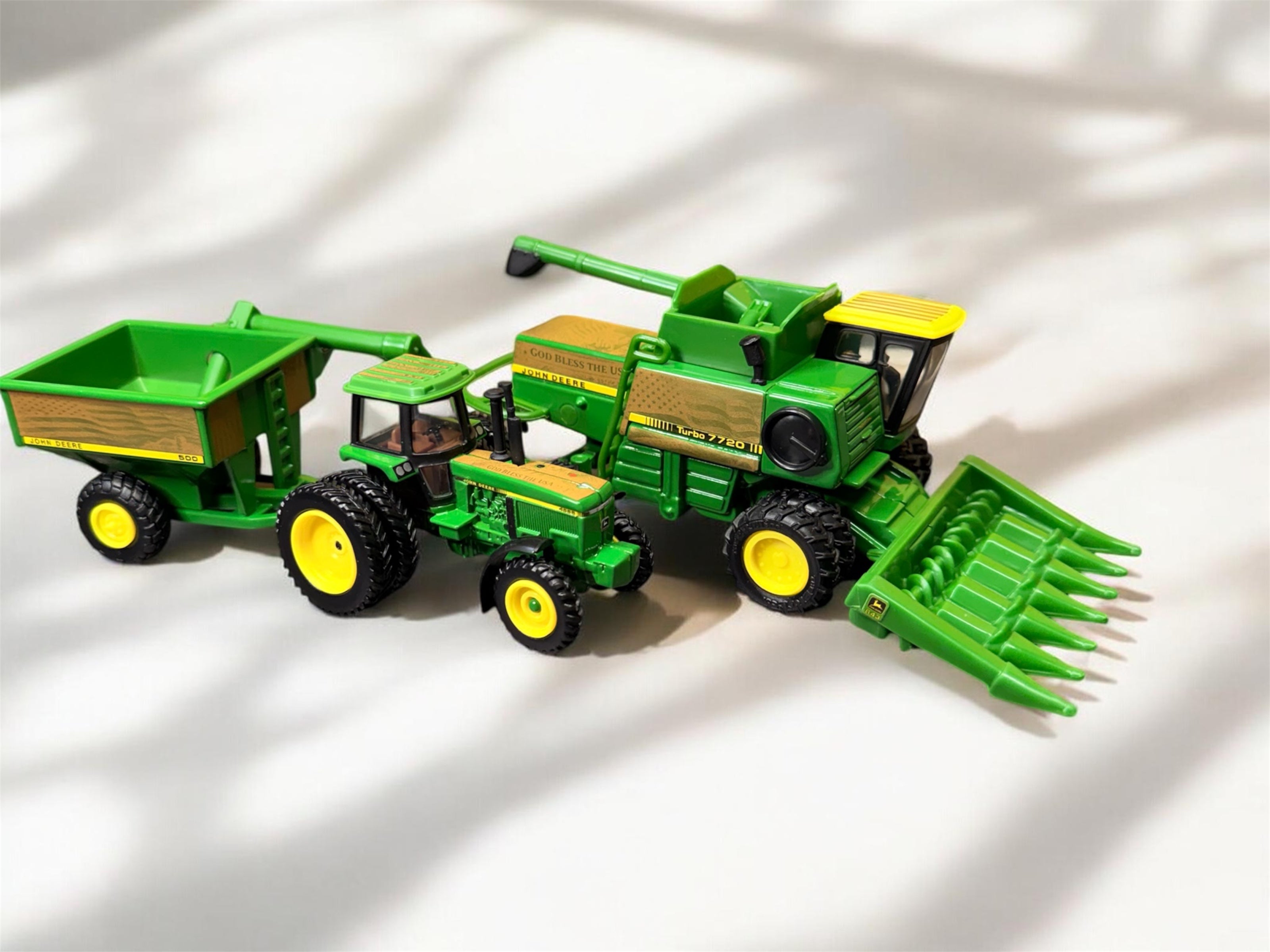 God Bless the USA – 1/64 JD 7720 Gold Engraved Custom Harvest Set (1 of 1)