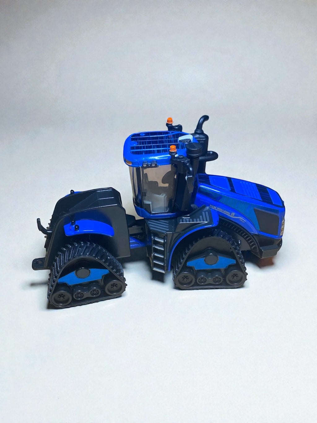 1/64 T9.700 SmartTrax II Prestige Tractor — Custom Blue Chrome Flake Wrap - Tractor Wrap Factory