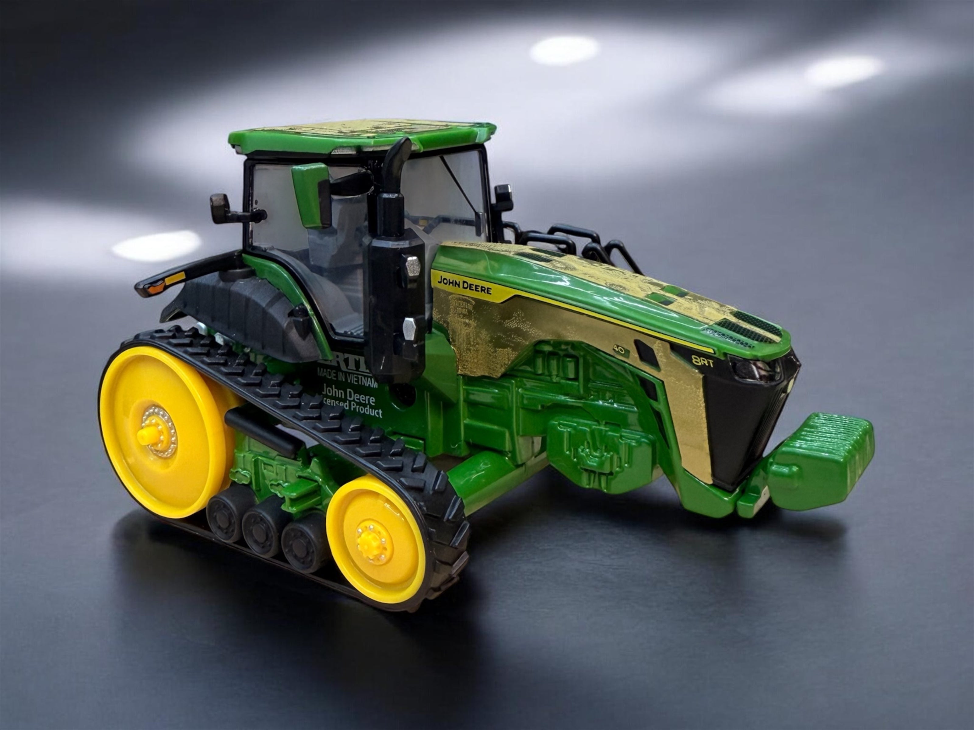 1/64 John Deere 8R Series “Waterloo Legacy” – Prestige Collector Set