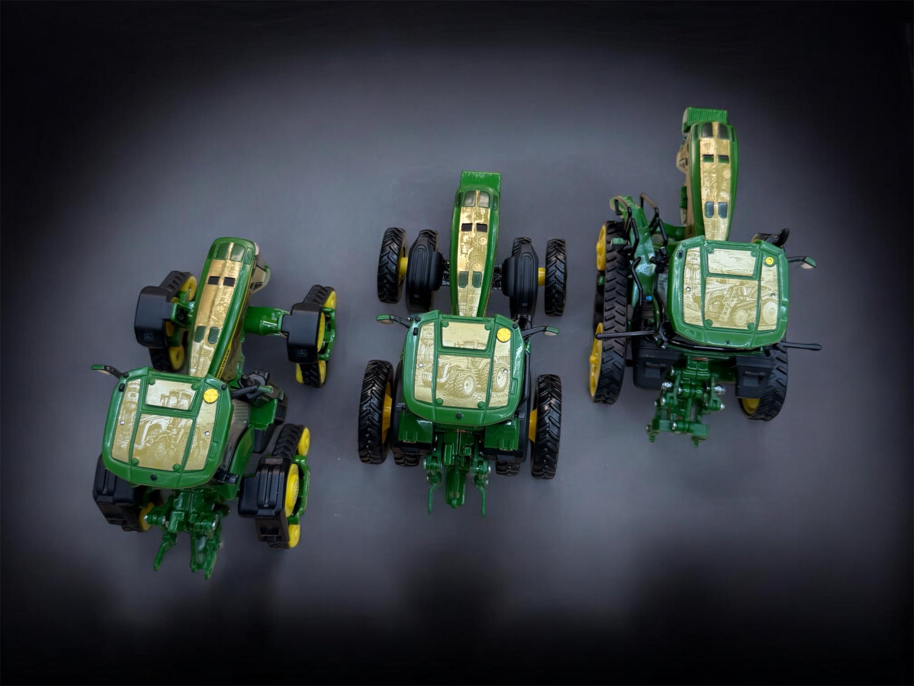 1/64 John Deere 8R Series “Waterloo Legacy” – Prestige Collector Set