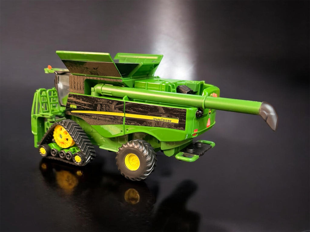 1/64 John Deere S780 Tracked Combine Prestige Collection – “The Harvest Run”