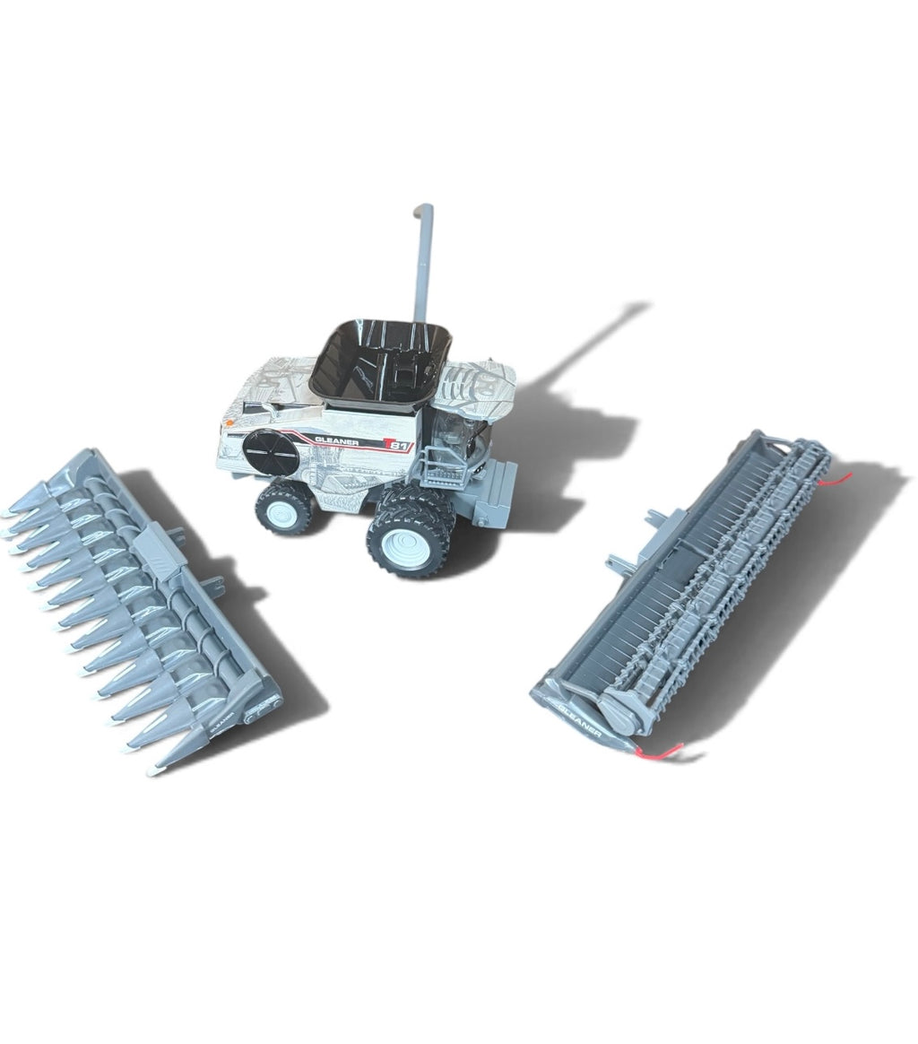 1/64 Gleaner T81 Highly Detailed Combine – “The Final Acre”