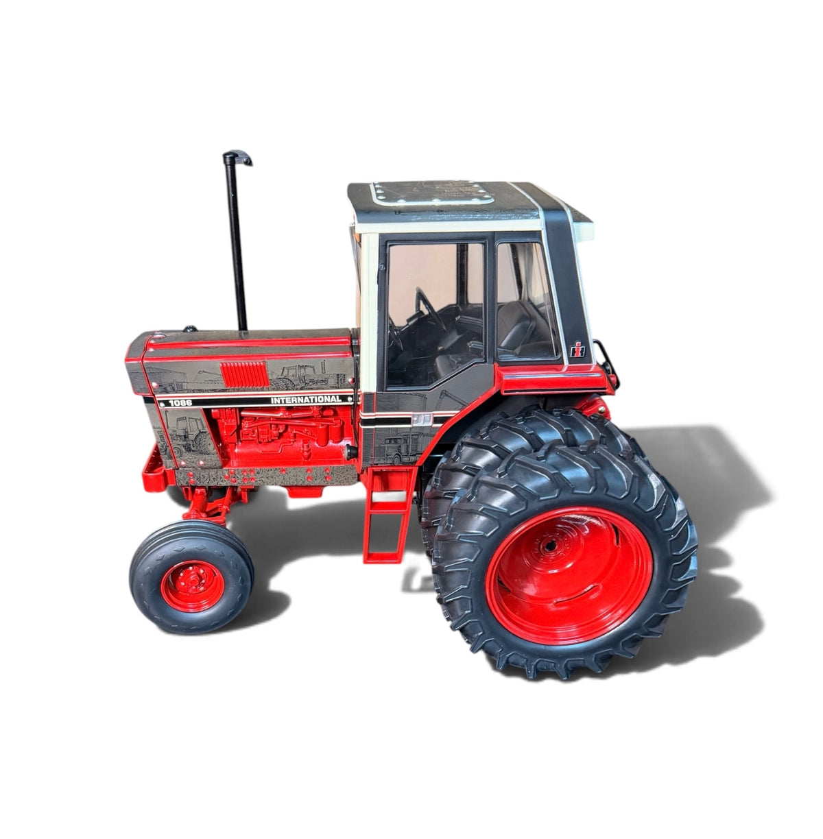1/16 International Harvester 1086 Tri-Stripe Prestige Collection Tractor – “Days of Fall”