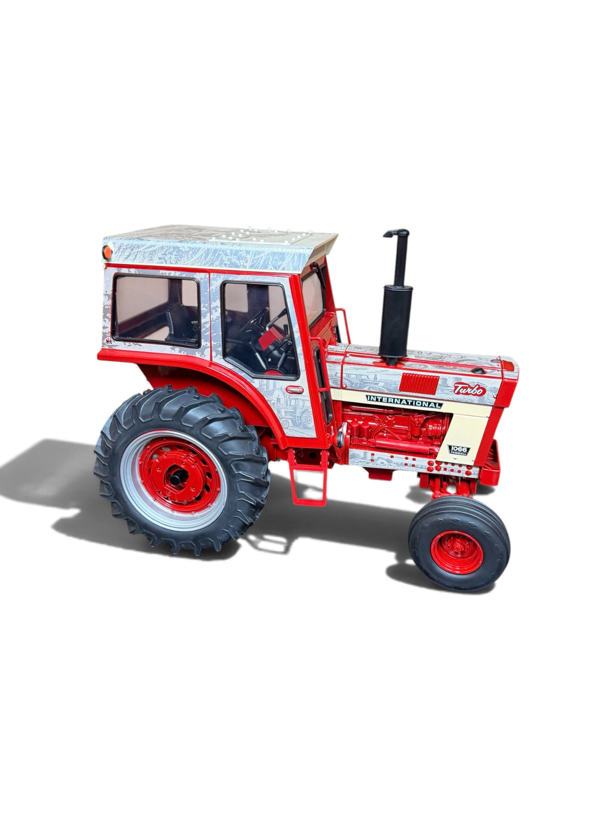 1/16 International Harvester 1066 Prestige Tractor – “Generations of Red”