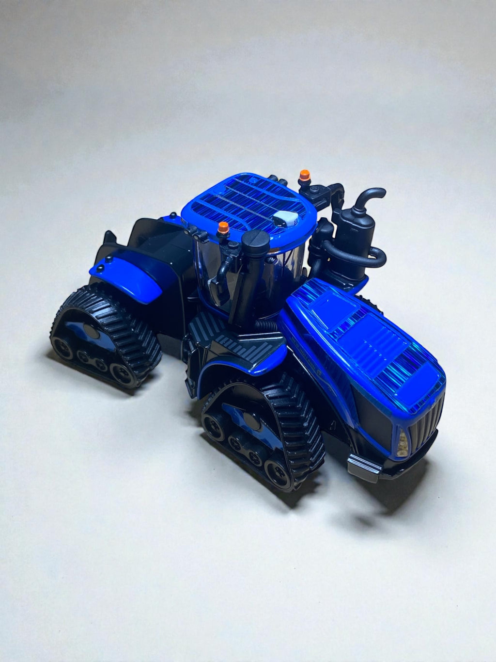 1/64 T9.700 SmartTrax II Prestige Tractor — Custom Blue Chrome Flake Wrap - Tractor Wrap Factory