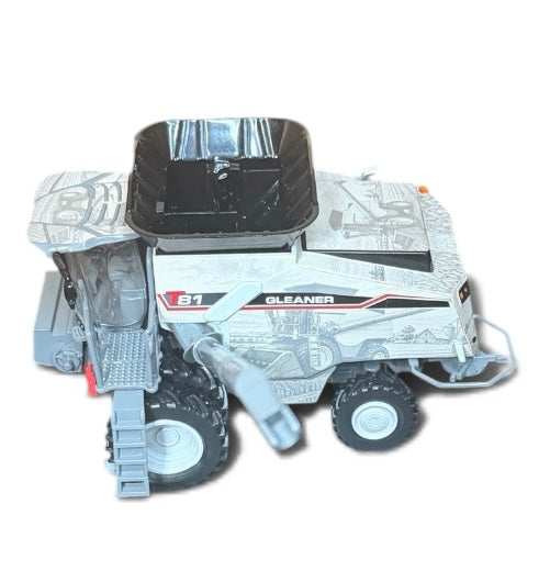 1/64 Gleaner T81 Highly Detailed Combine – “The Final Acre”