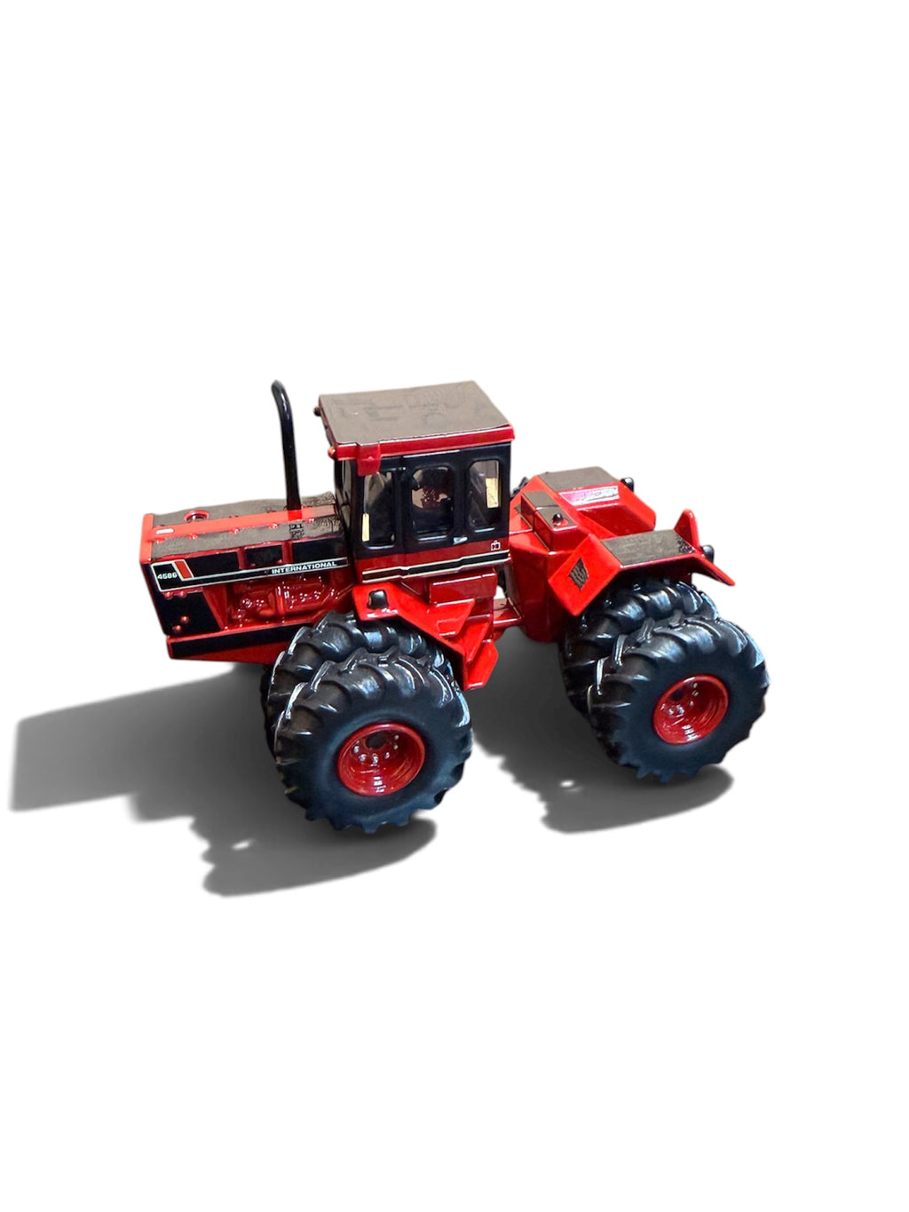 1/64 International Harvester 4586 Prestige Collection Tractor – “Power Legend”