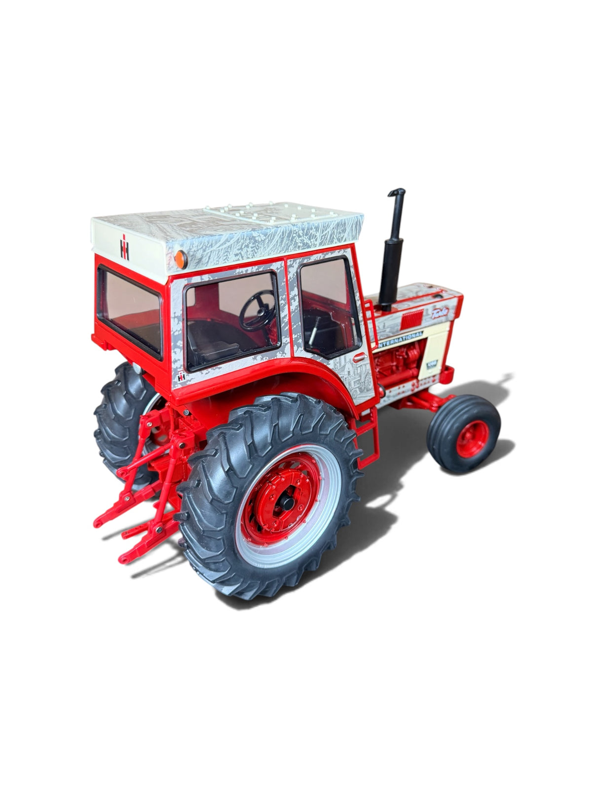 1/16 International Harvester 1066 Prestige Tractor – “Generations of Red”