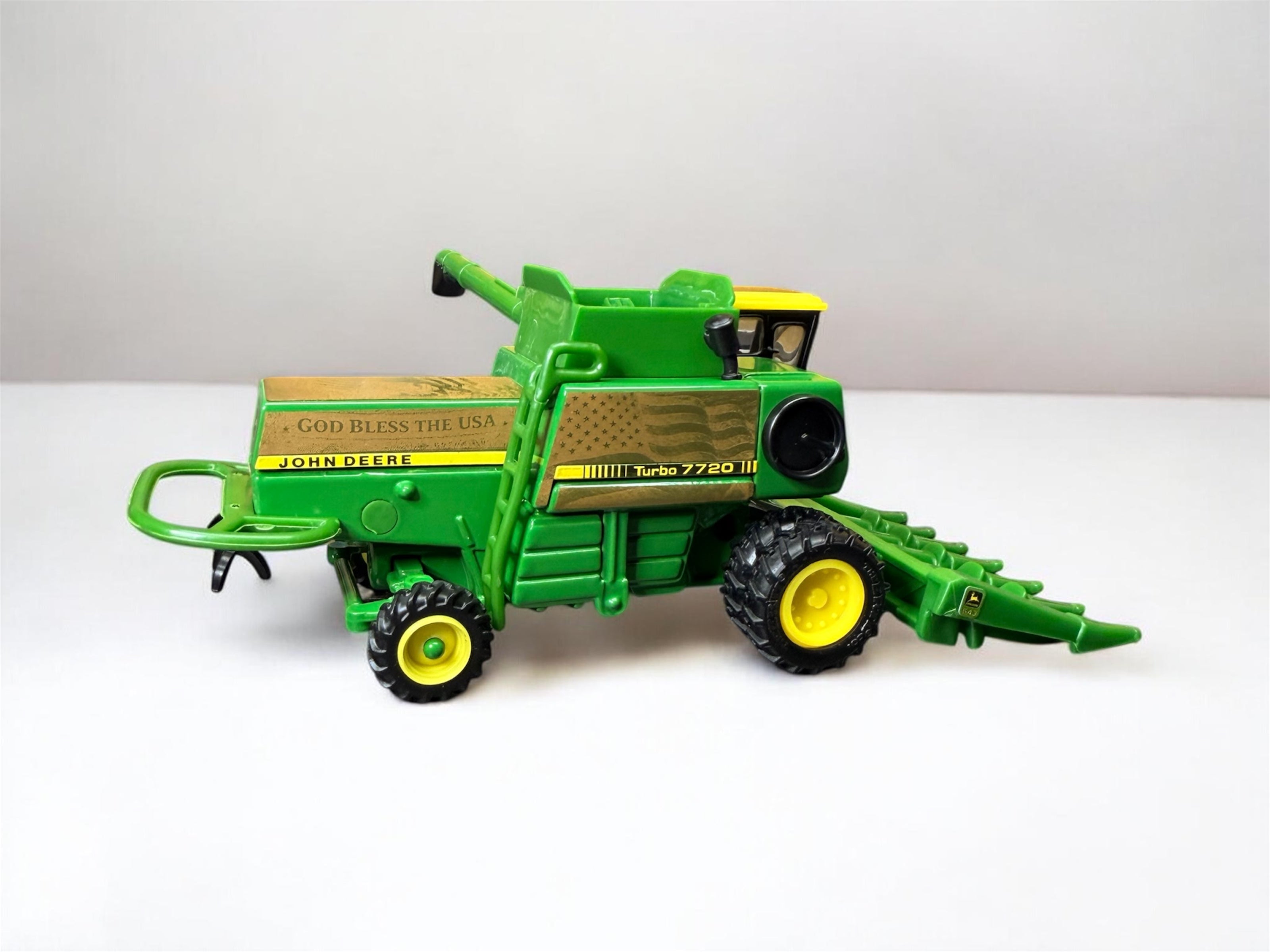 God Bless the USA – 1/64 JD 7720 Gold Engraved Custom Harvest Set (1 of 1)