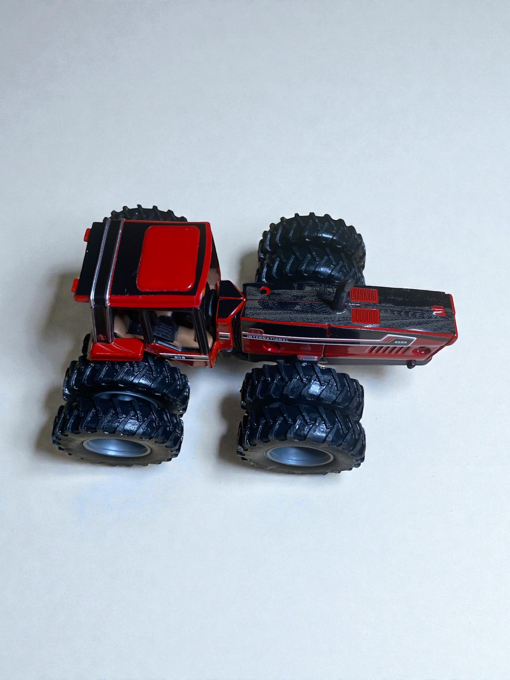 1/64 International Harvester 6588 2+2 — Custom Engraved Tillage Scene Wrap - Tractor Wrap Factory