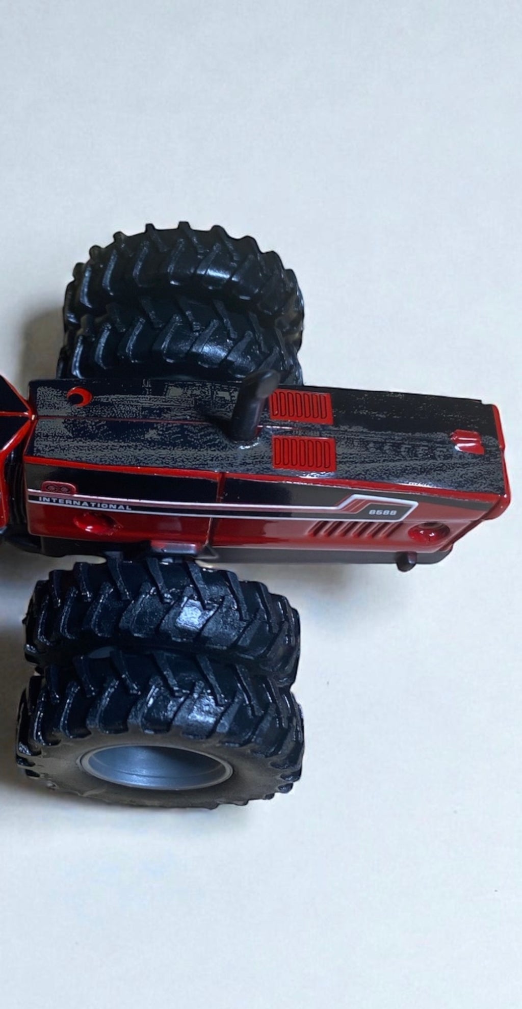 1/64 International Harvester 6588 2+2 — Custom Engraved Tillage Scene Wrap - Tractor Wrap Factory
