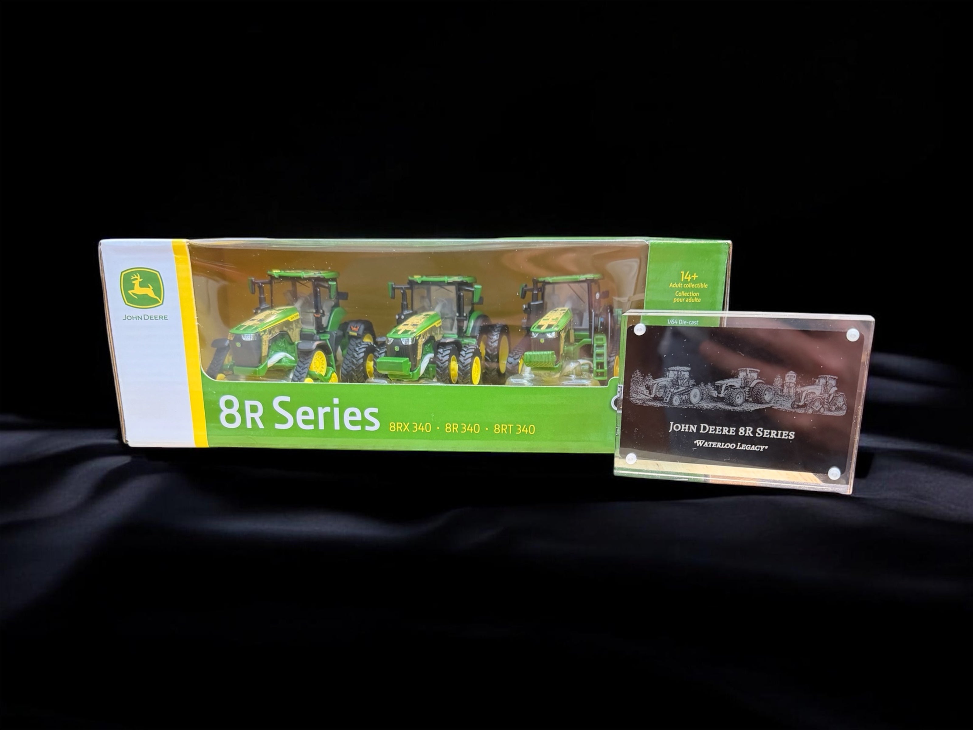 1/64 John Deere 8R Series “Waterloo Legacy” – Prestige Collector Set