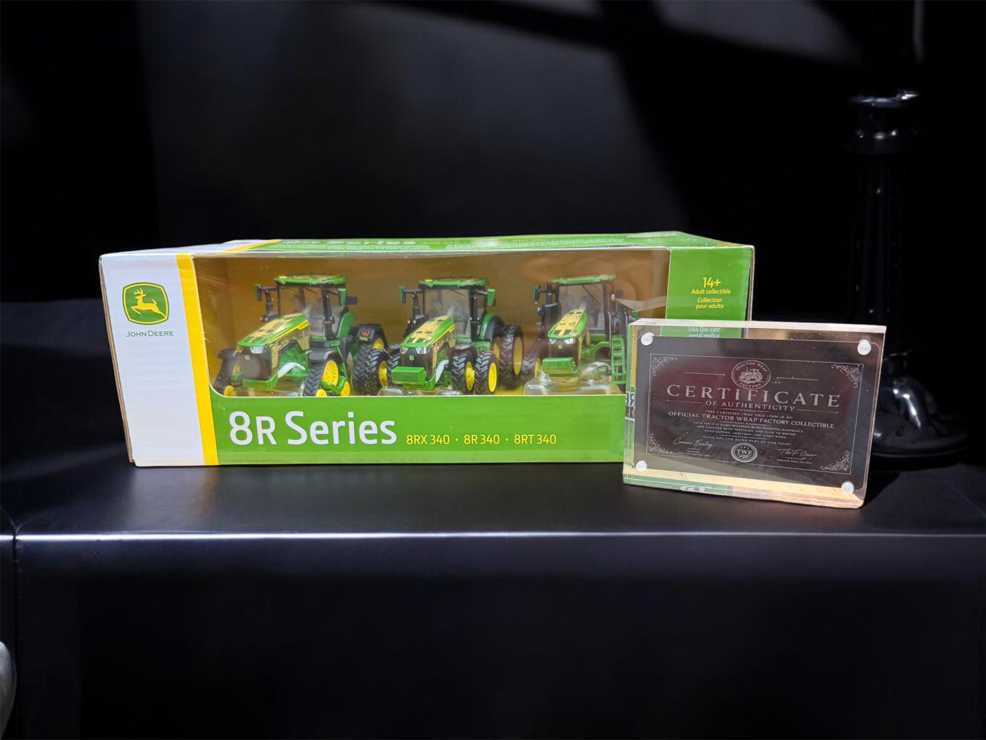1/64 John Deere 8R Series “Waterloo Legacy” – Prestige Collector Set