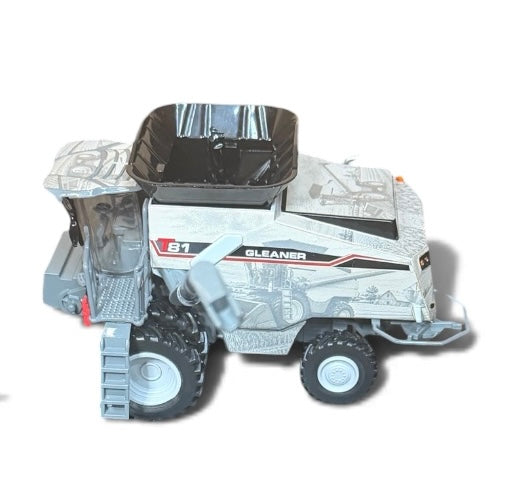 1/64 Gleaner T81 Highly Detailed Combine – “The Final Acre”