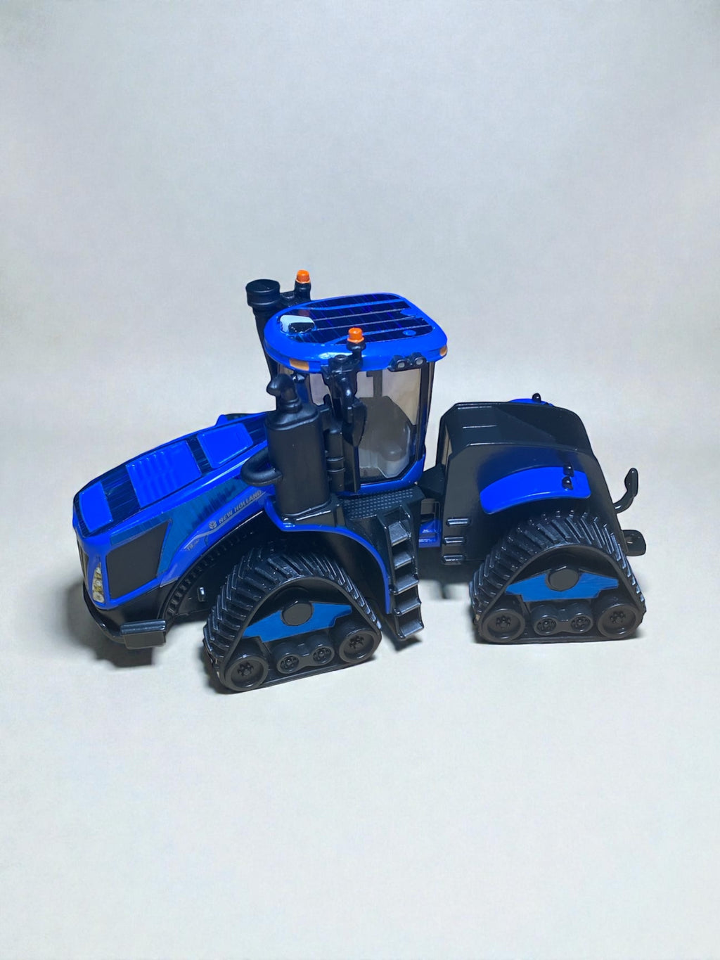 1/64 T9.700 SmartTrax II Prestige Tractor — Custom Blue Chrome Flake Wrap - Tractor Wrap Factory